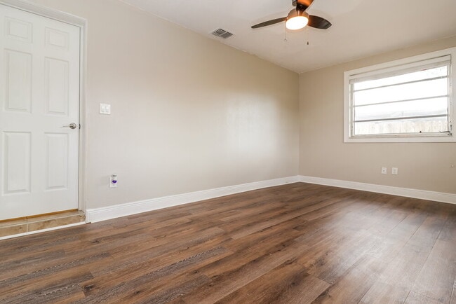 Photo - 4459 Springwood Rd