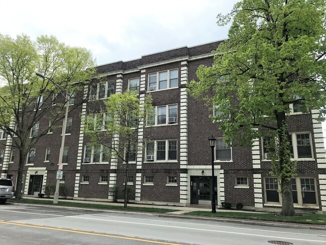 Building Photo - 209 Chicago Ave Unit 1 Rental