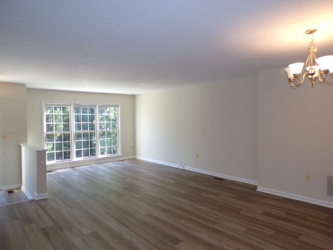 Photo - Three Bedroom Townhouse Conveniently Located In Springfield