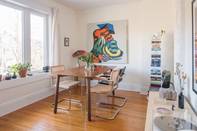 Building Photo - 218 Beatrice St Unit Flexible Furnished 3BD sublet in Little Italy