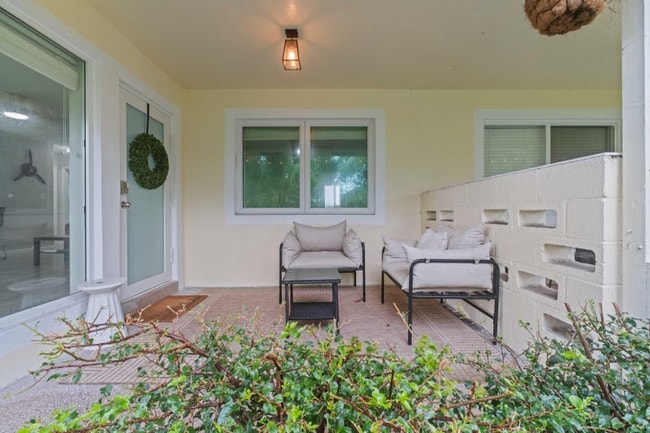 Photo - 1007 NE 9th Ct