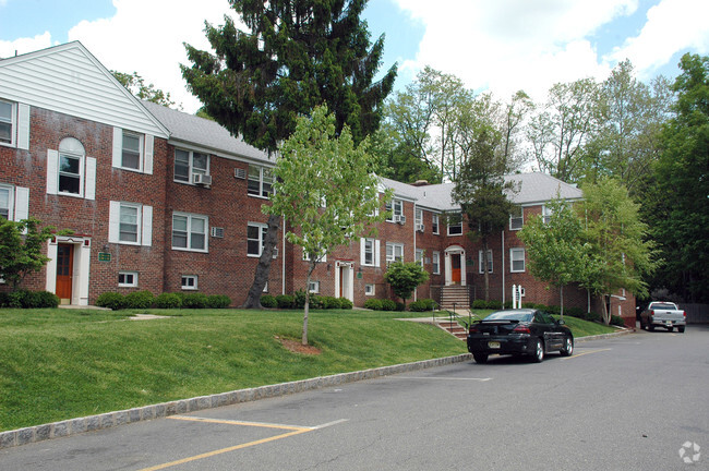 Building Photo - Hutton Park Gardens Rental