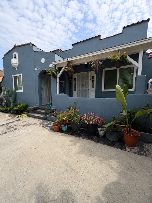 Jardín delantero - 1114 W 57th St