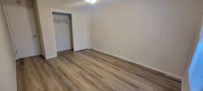 Building Photo - 2080 NW Hickory Ln Unit 2080