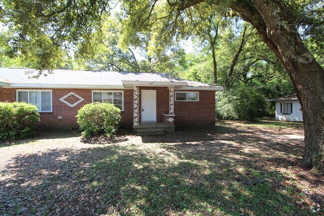 Building Photo - Renovated 2BR, 1BA Duplex – Lawn Care Incl... Rental