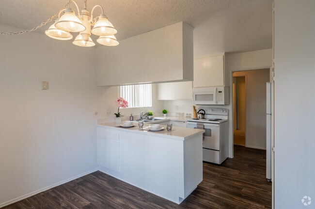 1BR, 1BA - 721SF