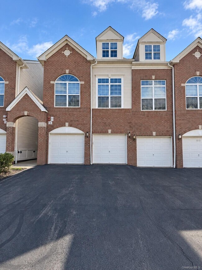 Building Photo - 1115 Balsam Dr