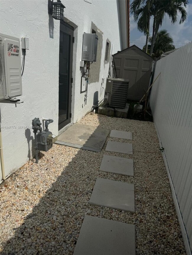 Building Photo - 14941 SW 168th Terrace Unit 2