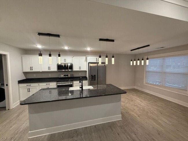 Building Photo - 4448 Venice Way