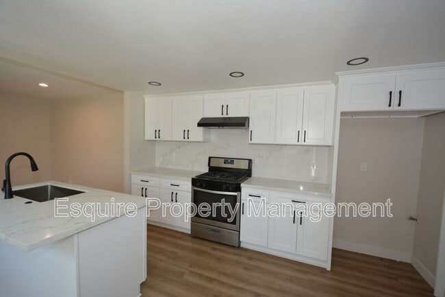Photo - 3551 W Hemlock St