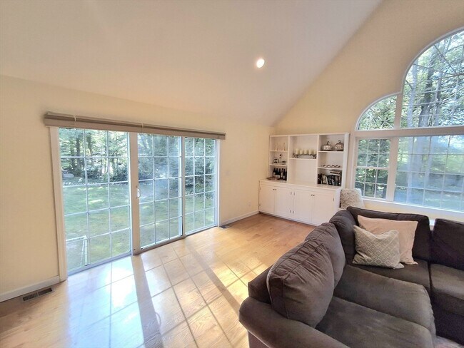 Photo - 6 Rockwood Ln