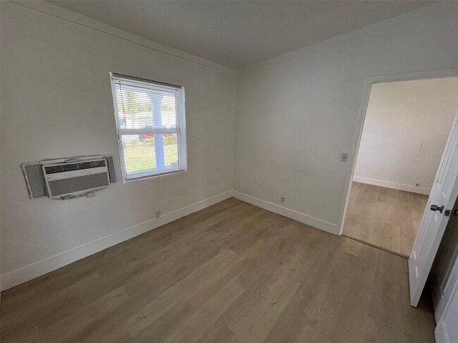 Photo - 320 NE 13th Ave Unit 05