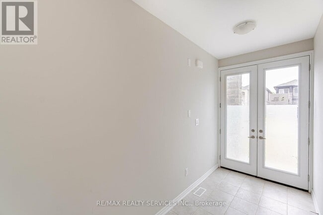 Photo - 249 Louise St.