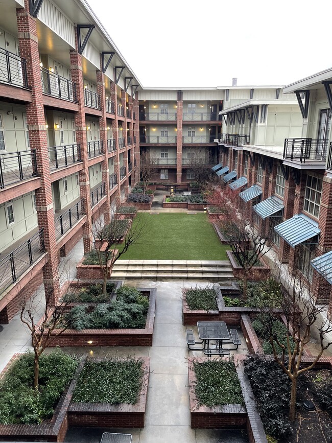 Courtyard - 1101 W 1st St Unit 303