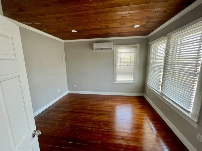 Photo - 2115 Broadway Avenue J Unit 3