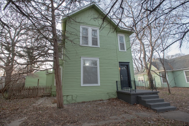 Photo - 1185 SW Macvicar Ave