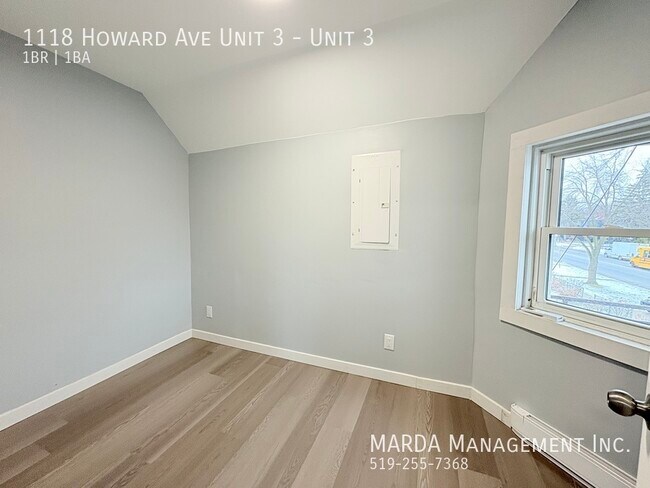 Photo - NEWLY RENOVATED 1BED/1BATH UPPER UNIT- ON HOWARD + HYDRO! Unit 3