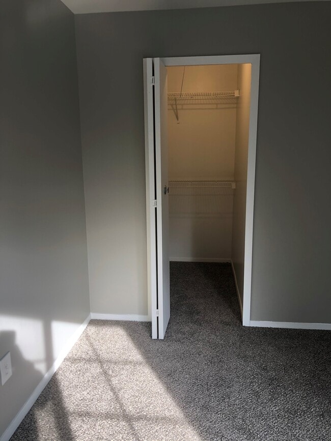 Woodlake Hills Apartments Pontiac, MI