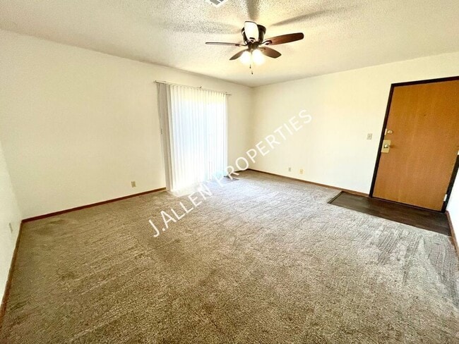 Photo - 901 Syracuse Ave Unit 13