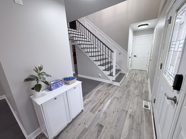 Photo - 1004 Longford Rd