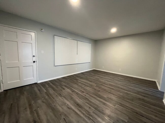 Photo - 7056 Lanewood Ave