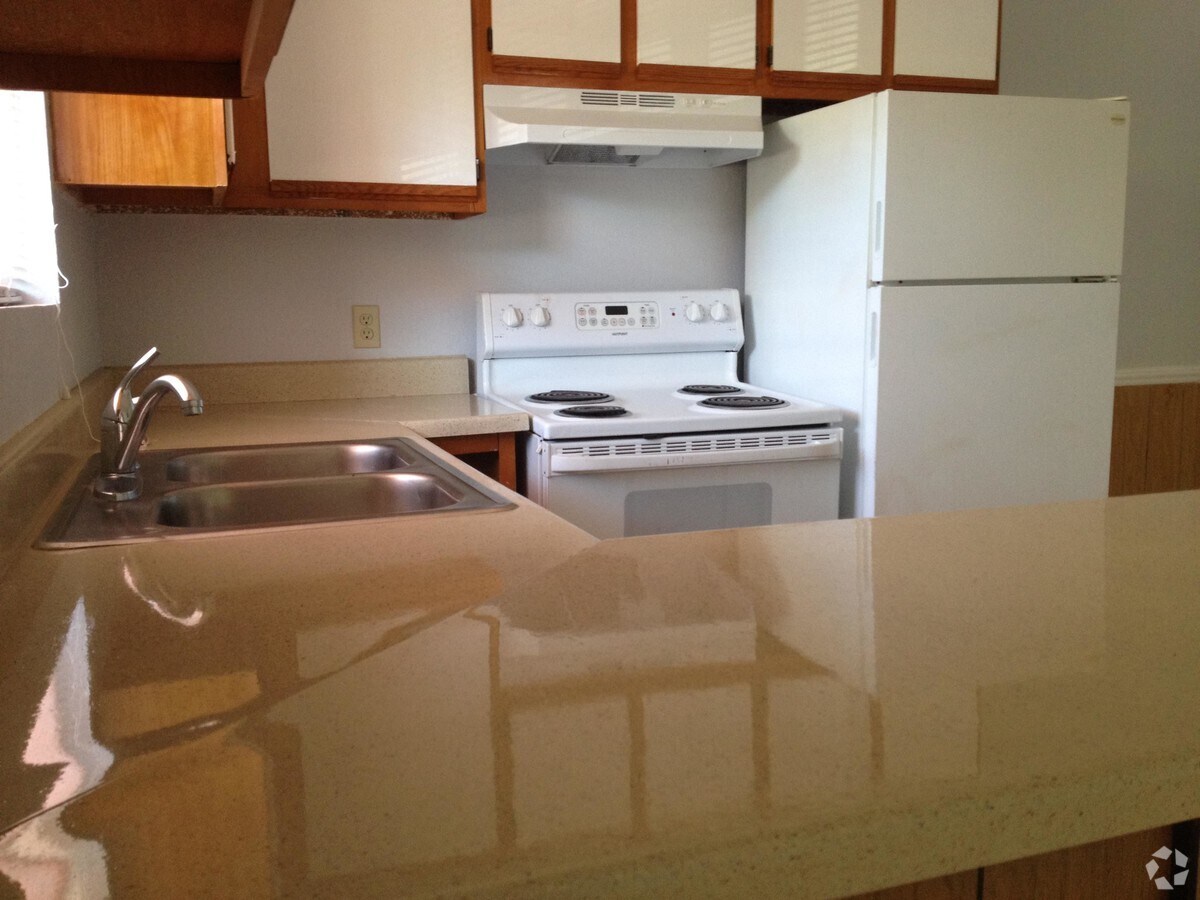 Kitchen - Ingram Woods Apartments