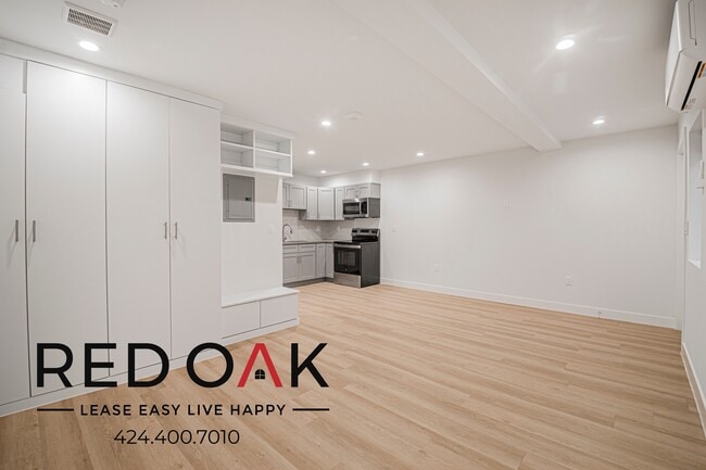 Photo - 6738 Independence Ave Unidad A4