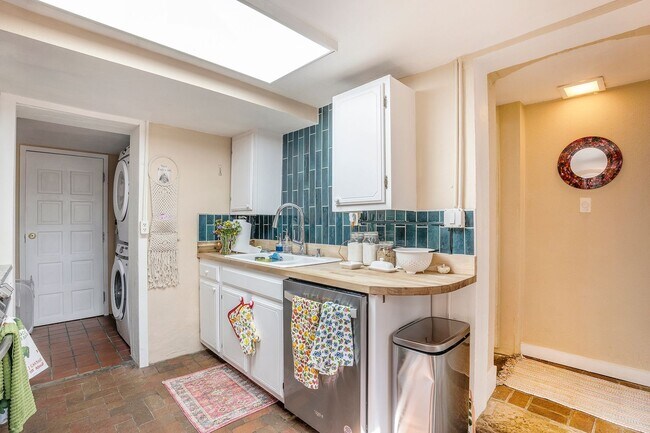 Photo - 769 University Ave Unidad 769