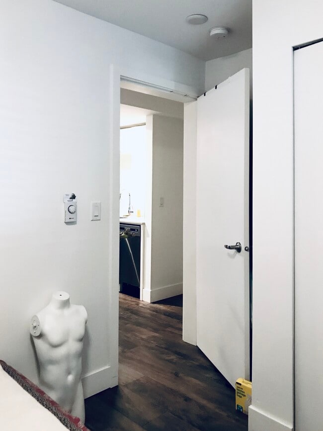 Photo - Kie's Place – Modern West End Living with Magnificent Views Unit 1532