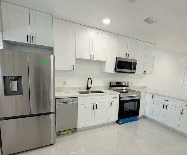 Building Photo - 209 NW 10th St Unit 4D