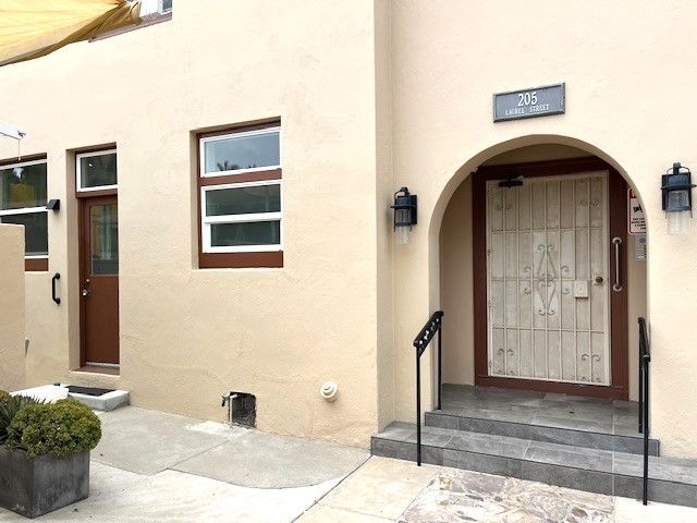 Building Photo - 205 Laurel St Rental