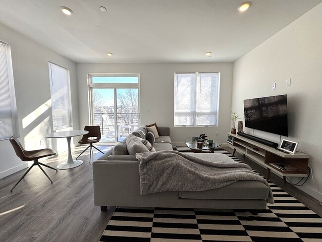 Photo - 302 Broadway Unit 301