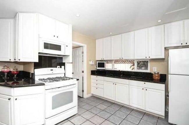 Photo - Frontier Dr. Unidad A