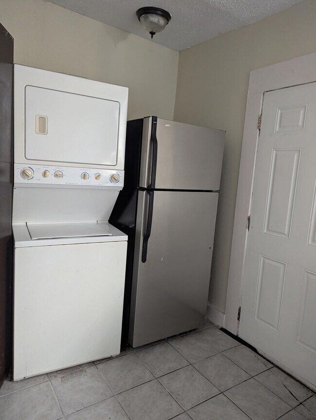 Photo - fjk1932 Unit #1932