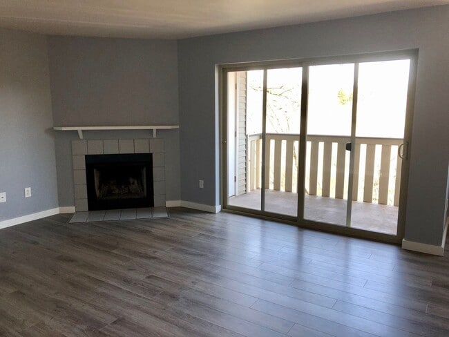 2 Bedroom 2 Bath Condo Overlooking a Green... - 2 Bedroom 2 Bath Condo Overlooking a Green...