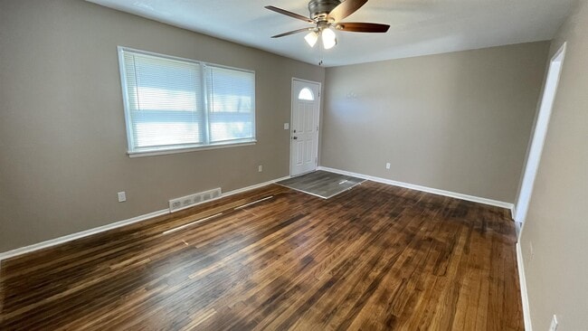 Photo - 6250 Buckingham Ave