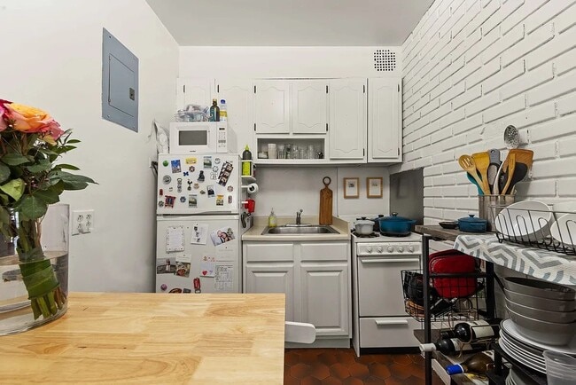 Photo - 139 W 80th St Unidad 3A