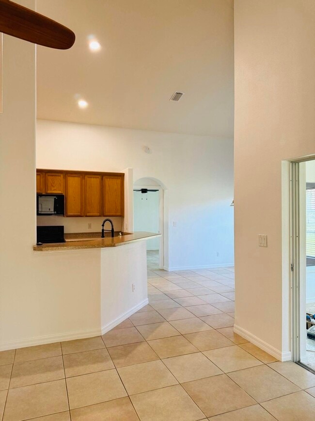 Photo - 207 Alcantarra St NW