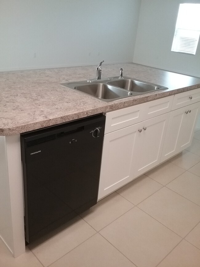 Photo - 3 Bedroom 2.5 Bath Townhouse in Turtle Cre...