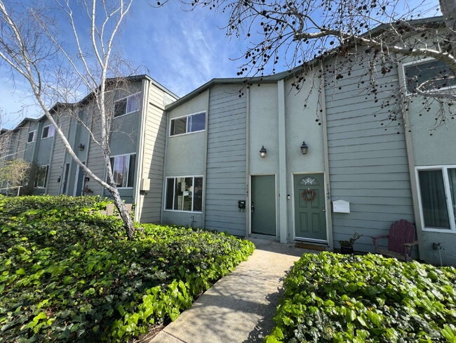 Building Photo - PHOTOS COMING SOON! AVAILABLE JULY- 2 BEDROOM / 1 BATH SLO CONDO