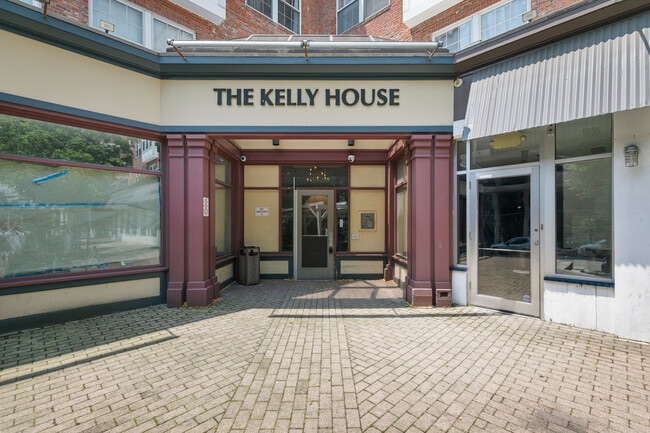 Building Photo - 196 Crown St