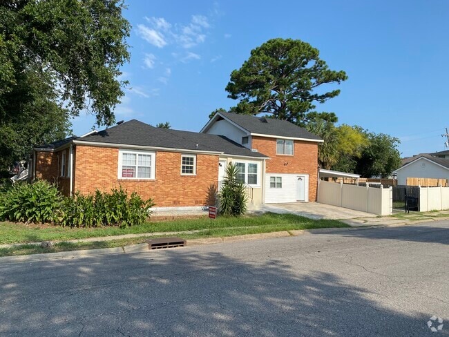 Building Photo - 1569 Athis St Rental