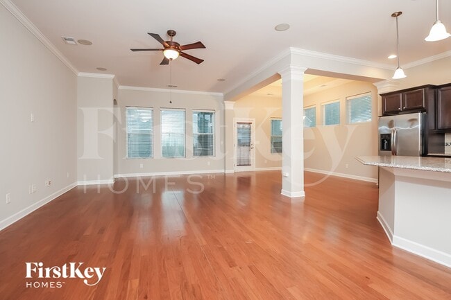 Photo - 215 Topsaw Ln