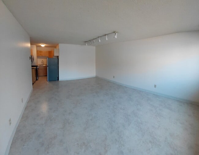 Building Photo - 1912 DuPont Ave S Unit 106