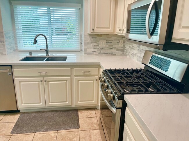 Photo - Rent the lifestyle Lake San Marcos is known for