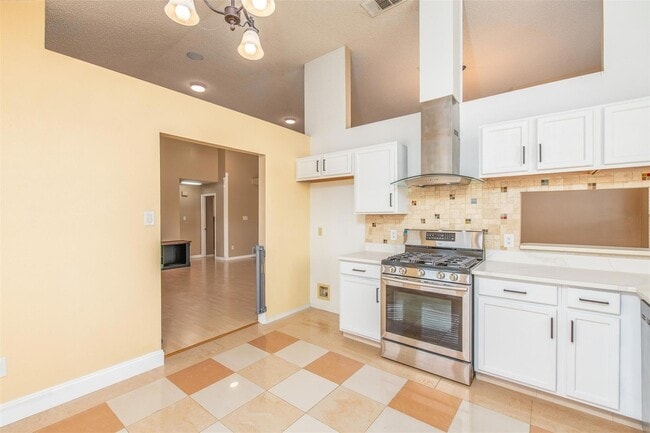 Photo - 529 Lindly St