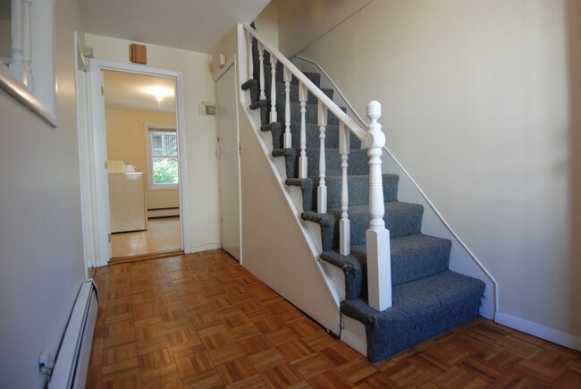 Photo - 164 Bowen St House