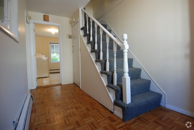 Building Photo - 164 Bowen St Rental