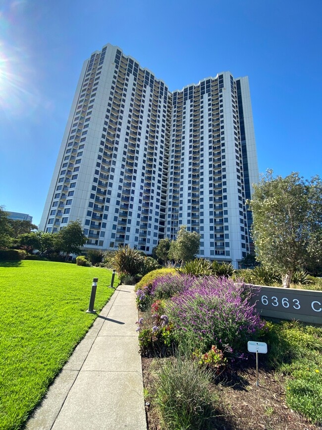 Photo - 6363 Christie Ave