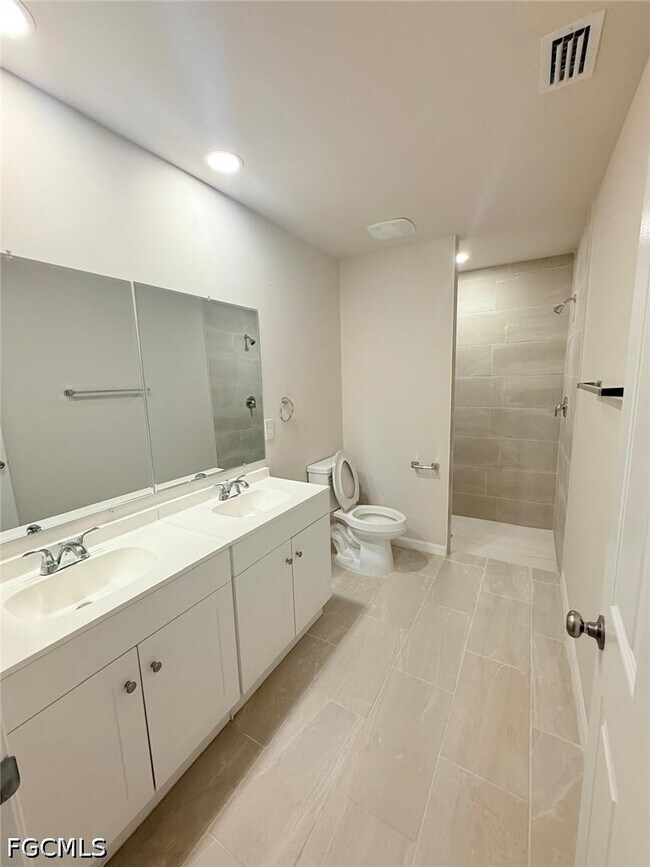 Photo - 620 SE 7th St